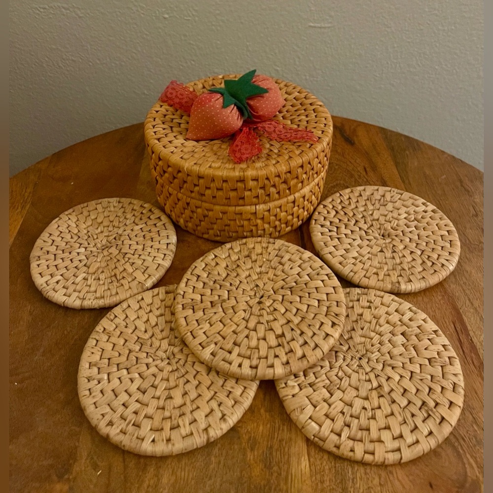 VTG, Set of 5 Wicker Coasters